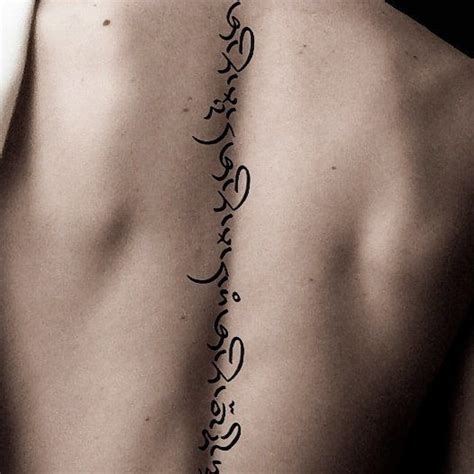 tatouage colone vertebrale homme|Tatouage homme colonne vertebrale